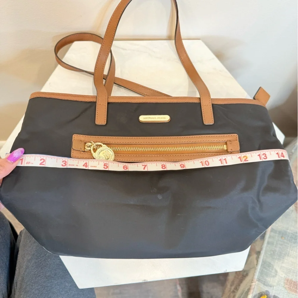 🔥Michael Kors Classic Women’s Black and Tan Tote Bag EUC🔥